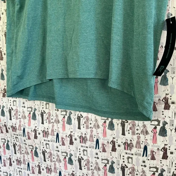 Runway Top 🖤 - Picture 3 of 6